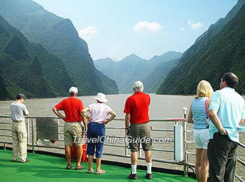 Xiling Gorge is famous for the shoals and rapids.